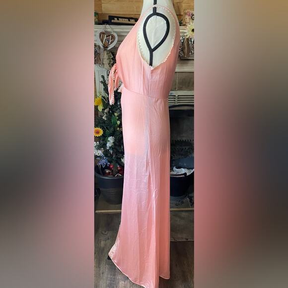 Vintage Montgomery Ward Peach Deep V Tie front Nightgown Sz Small - Picture 6 of 9